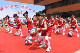 前利物浦后卫马蒂普退役后首亮相，现身沙尔克04广告