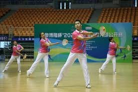 21 点策略：多副牌对玩家优势的系统性压缩。（21点策略：多副牌如何系统性削弱玩家优势）