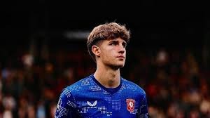 图片报：法兰克福解雇队医，因其在球队下榻酒店治疗对手球员